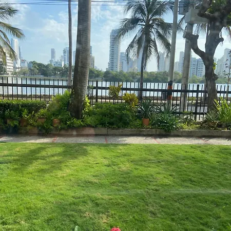Luxury 2 Rooms, Jacuzzi, Excellent Location.