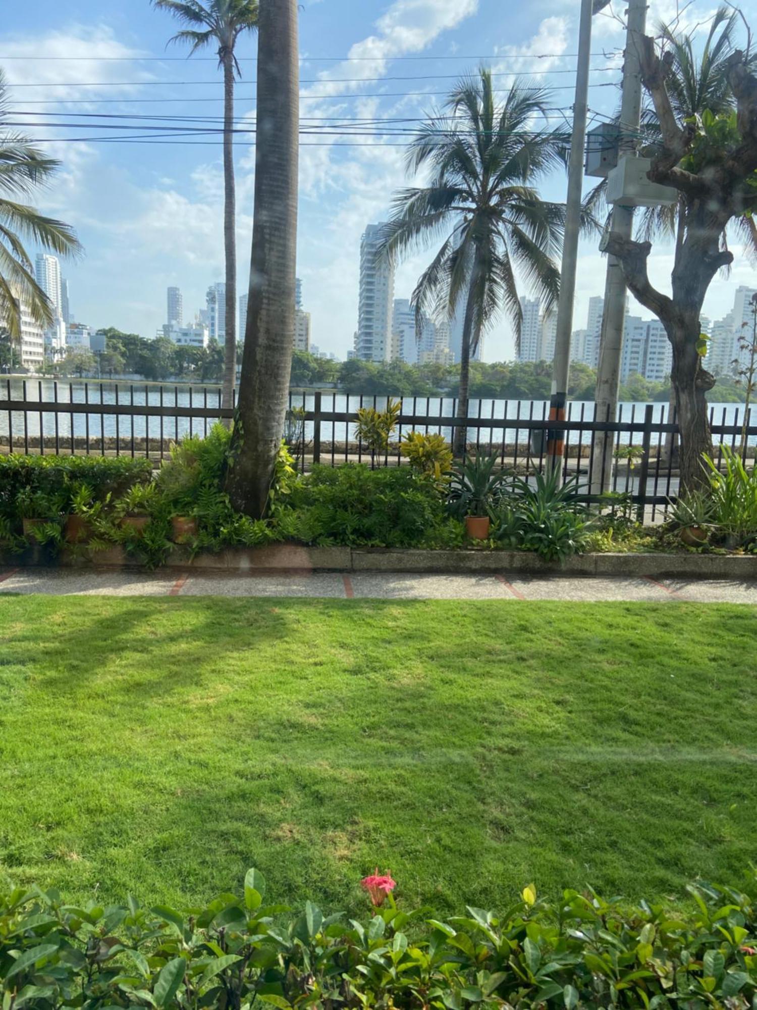 Luxury Apart 2 Rooms, Jacuzzi, Excellent Location.