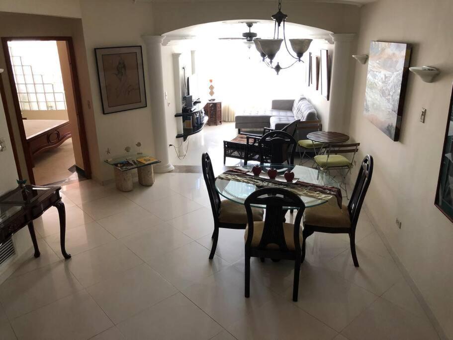 Luxury Apart 2 Rooms, Jacuzzi, Excellent Location. Apartamento *