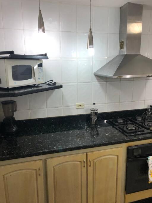 Apartamento Luxury Apart 2 Rooms, Jacuzzi, Excellent Location. *
