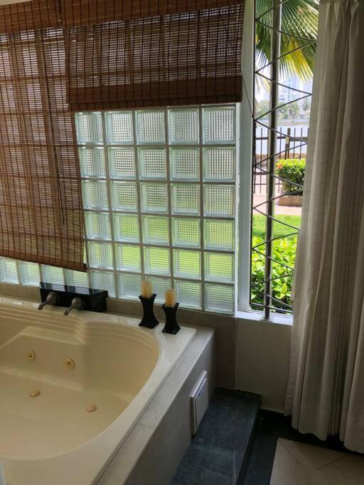 Luxury Apart 2 Rooms, Jacuzzi, Excellent Location. Apartamento