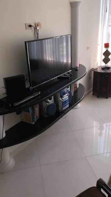 Luxury Apart 2 Rooms, Jacuzzi, Excellent Location. Apartamento *