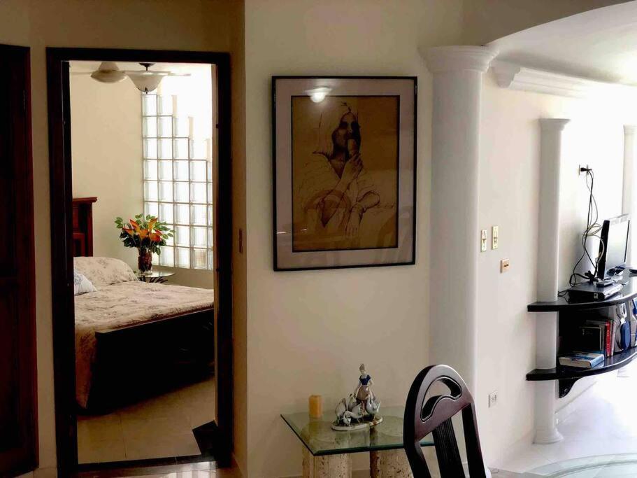 Luxury Apart 2 Rooms, Jacuzzi, Excellent Location. Apartamento *
