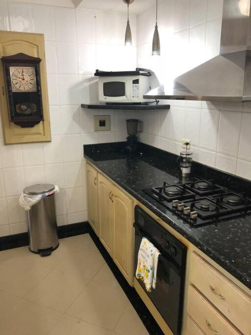 Luxury Apart 2 Rooms, Jacuzzi, Excellent Location. *