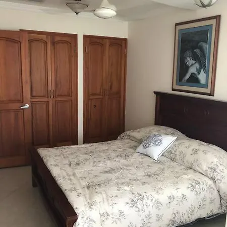 Luxury 2 Rooms, Jacuzzi, Excellent Location.