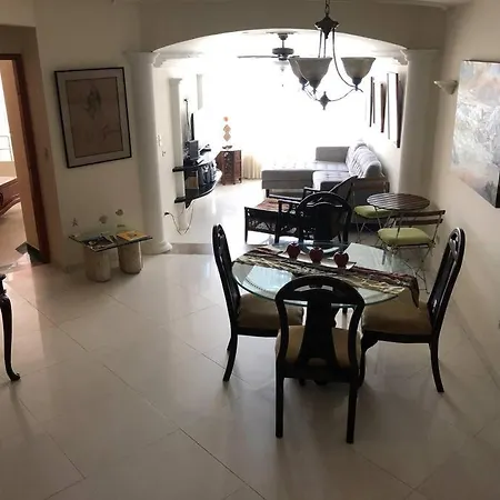 Luxury 2 Rooms, Jacuzzi, Excellent Location. Apartamento *