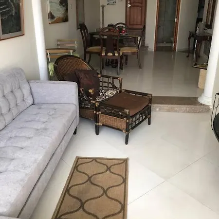 Luxury 2 Rooms, Jacuzzi, Excellent Location. Apartamento *