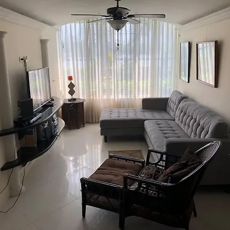 Luxury 2 Rooms, Jacuzzi, Excellent Location. Apartamento