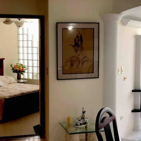 Luxury 2 Rooms, Jacuzzi, Excellent Location. Apartamento *